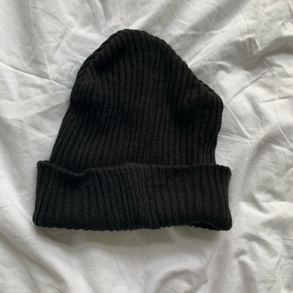 black beanie - Picture 1 of 1